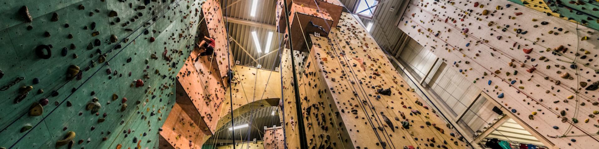 Bienvenue chez VOUS !Vous avez envie de d&eacute;couvrir l'escalade ?Vous avez quelques notions mais cherchez &agrave; vous perfectionner ?Vous avez d&eacute;j&agrave; un niveau avanc&eacute; et vous cherchez un espace d'entrainement ?Ne cherchez plus et venez tenter l&rsquo;exp&eacute;rience.            